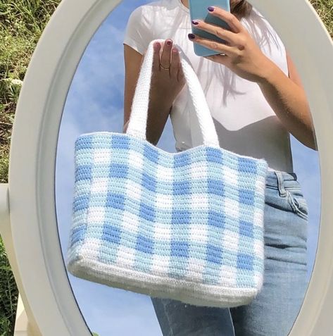 Daisy Bags, Wool Tote, Crochet Blanket Designs, Blue Tote Bag, Kawaii Crochet, Crochet Clothing And Accessories, White Tote Bag, Crochet Handbags Patterns, Diy Tote Bag