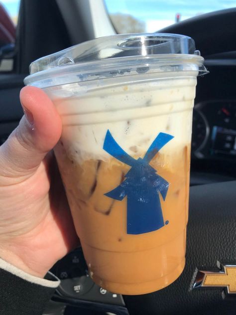 Dutch Bros Iced Coffee Drinks Recipes, Dutch Bros Cold Brew Drinks, Dutch Bros Coffee Drinks, Dutch Bros Drinks Coffee, Sweet Coffee Drinks, White Chocolate Syrup, Dutch Bros Coffee, Dutch Bros Drinks, Snickers Candy Bar