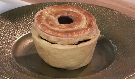 mutton pie Mutton Pie, Royal Recipe, King Edward, British Food, Seasonal Recipes, Royal Ascot, Puff Pastry, Jelly, Dough