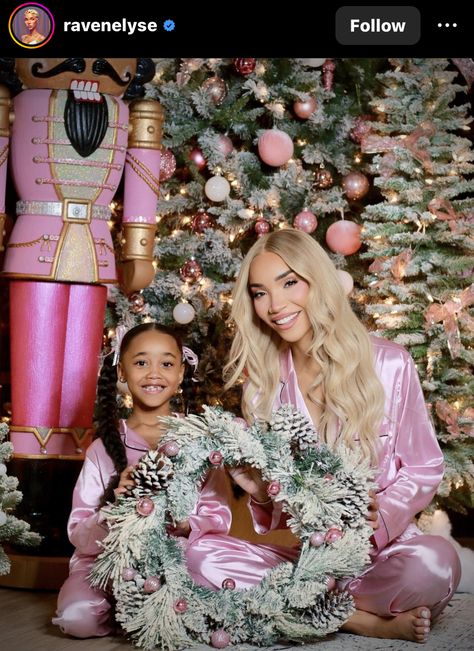 Mommy And Daughter Christmas Pictures, Daughter Christmas Pictures, Pink Christmas Photoshoot, Photoshoot Ideas Pink, Raven Elyse, Christmas Pictures Kids, Christmas Photo Shoot, Pink Nutcracker, Mommy And Daughter