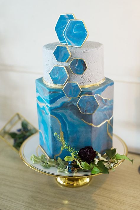 Modern geometric wedding cake inspired by blue agate stone Geometric Wedding Cakes, Geometric Cake, Creative Wedding Cakes, Gateaux Cake, Blue Cakes, Gorgeous Wedding Cake, Unique Wedding Cakes, Cake Gallery, Elegant Cakes