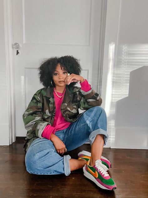 Mustard Jersey Outfits Winter, Black Woman Summer Fashion, Black Women Casual Fashion, Denim And Green Outfit, Casual Outfits Colorful, Tomboy Chic Style, Chunky Sandals Outfit, Mode Casual, Looks Black