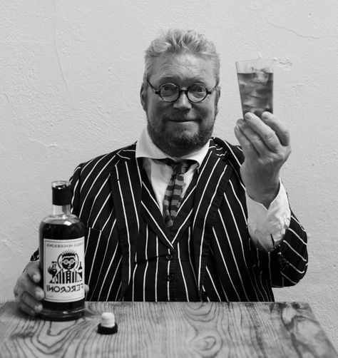 Glass act: Fergus Henderson toasts Negroni ‘as it should be’ Fergus Henderson, Premium Gin, Birthday Wallpaper, London Restaurants, 25th Birthday, Negroni, St John, Acting, Toast