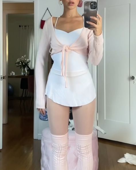 Cute Ballet Outfits, Ballerina Core Outfit, Ballet Outfit Ideas, Pilates Workout Clothes, Ballerina Core, Pilates Outfit, Pink Pilates Princess, Viral On Tiktok, Pink Pilates