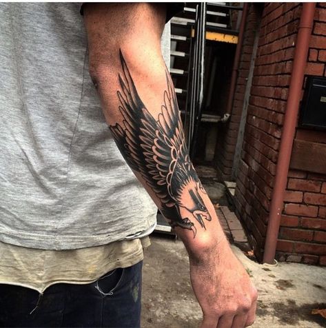 Eagle Forearm Tattoo: In the world of body art, tattoos serve as powerful expressions of personal identity and symbolism. Among the myriad of Alas Tattoo, Hawk Tattoo, Tato Henna, Forarm Tattoos, Tattoo Inspiration Men, Forearm Sleeve Tattoos, Eagle Tattoos, Arm Band Tattoo, Eagle Tattoo