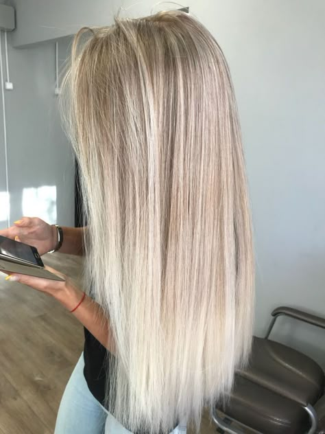 Blonde Hair On Straight Hair, Platinum Highlights With Money Piece, Blonde Hair Inspo Straight, Cold Blonde Hair Highlights, Baliage Hair Blond, All Blonde Hair Color, Perfect Blonde Hair, Bright Blonde Hair, Ash Blonde Hair Colour