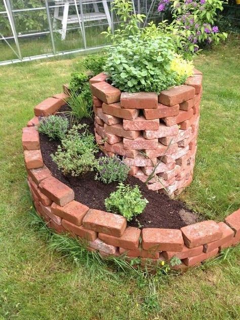 Brick Raised Garden Beds, Beautiful Raised Garden Beds, Brick Planter, Recycled Diy, Spiral Garden, Brick Garden, Diy Raised Garden, Raised Garden Beds Diy, Have Inspiration