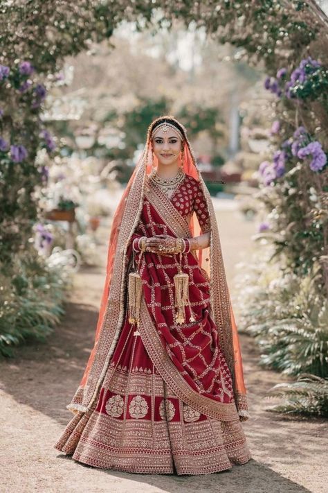 Trending Bridal Lehenga 2025, Indian Bridal Wear Sabyasachi Brides, Wedding Red Lehenga, Red Lehenga Bridal, Indian Bridal Wear Red, Red Wedding Lehenga, Sabyasachi Lehenga Bridal, Best Indian Wedding Dresses, Latest Bridal Lehenga Designs