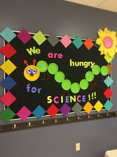 Preschool Science bulletin board. Felt, paper plates and pipe cleaner feet! Science Bulletin Board Ideas For Preschool, Science Bulletin Board Ideas Preschool, Science Center Bulletin Board Preschool, Science Soft Board Decoration, Science Bulletin Board Ideas Elementary, Science Bulletin Boards Preschool, Science Bulletin Board Ideas, Science Bulletin Board, Elementary School Bulletin Boards