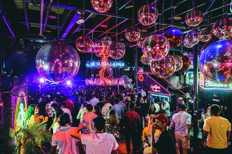 Texas lands only US city on list of world's best nightlife spots Austin Texas Nightlife, Austin Nightlife, Texas Land, Texas Weather, Real Estate Ads, Texas State University, Texas City, Entertainment District, Austin Tx