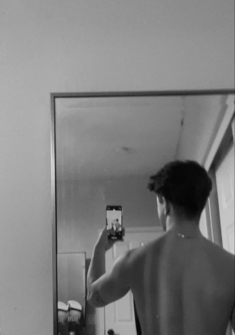 Black and white back to mirror selfie Men Mirror Selfie Aesthetic Dark, Shower Mirror Selfie Men, Back Pics Mirror, Man Fake Profile, Mirror Pose Ideas Men, Back Pose Mirror Selfie, Mirror Selfie Man Aesthetic, Mirrior Selfie Of A Boy, Back Mirror Pic Men