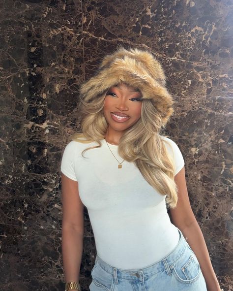 blonde quickly 🫦 | Instagram Uche Natori, Fur Hat Outfit, Old Money Blonde, Sophisticated Hairstyles, Blonde Hairstyles, Black Femininity, Fly Girl, Fur Hat, Outfits With Hats