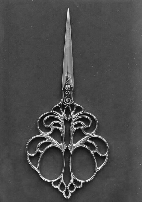 Vintage Scissors Aesthetic, Gothic Trinkets, Gothic Scissors, Gothic Objects, Magpie Nest, Gothic Tattoos, Life Drawing Reference, Vintage Scissors, Pretty Knives