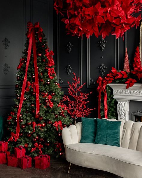 Mint Room, Merry Christmas Decor, Red Christmas Decor, Glam Christmas, Elegant Christmas Trees, Christmas Decor Inspiration, Classy Christmas, Christmas Themes Decorations, Christmas Interiors