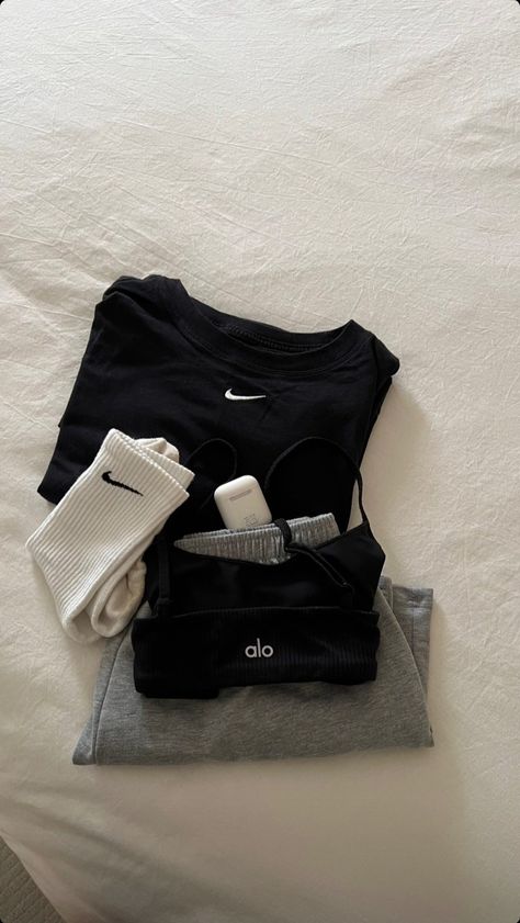 Weight Gain Workout, Gymwear Outfits, Outdoor Workout, Gym Aesthetic, Minimalist Fashion Women, Fitness Wear Outfits, Cute Gym Outfits, Bulk Up, Gym Fits