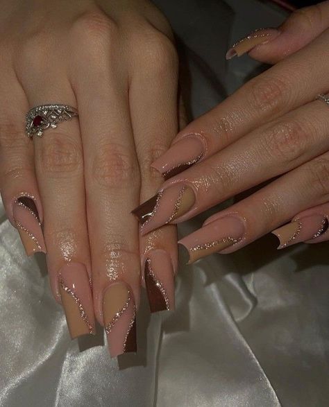 Acrylic Nails Ideas Brown Colors, Birthday Nails Brown Colors, Brown Nails Gel Extensions, Beige Brown Nails Acrylic Design, Nails Acrylic Coffin Baddie, Mail Inspo Baddie, Pretty Brown Nails Short, Brown And Clear Nails, Medium Square Acrylic Nails Brown