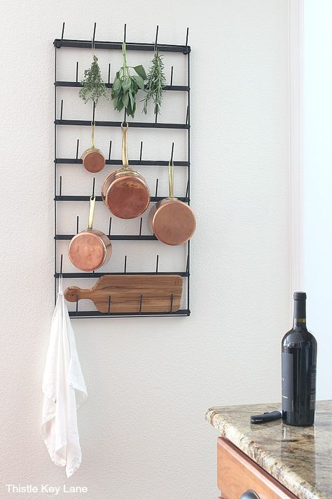 Copper Pans Hanging, Copper Pots Display, Herb Bundles, Cup Rack, Pot Rack Hanging, Copper Pans, Copper Cookware, Cabin Interiors, Dried Herbs