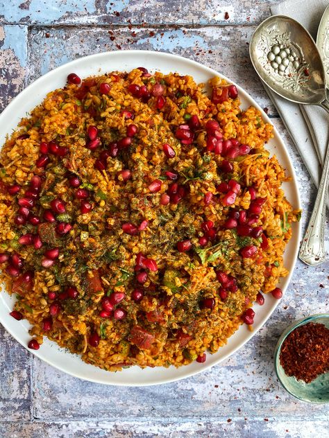 Bulgur With Vermicelli Recipes, Bulgar And Vermicelli, Lebanese Salad, Bulgur Recipes, Vermicelli Recipes, Bulgur Salad, Pomegranate Recipes, Turkish Kitchen, Pomegranate Salad