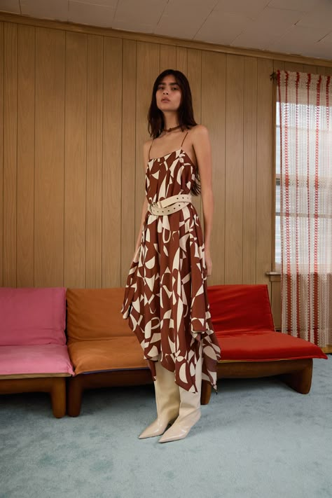 Tanya Taylor Pre-Fall 2025 Collection | Vogue Asymmetrical Cut Hairstyles, Spring Time In Paris, Neutral Fashion Aesthetic, Creepy Cute Fashion, Fashion Runway Show, 2025 Fashion Trends, Fashion Week New York, Aesthetic Color, Textile Prints Design