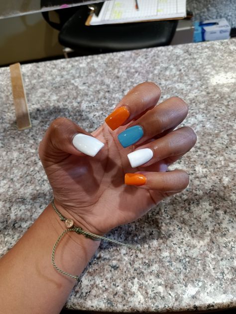 Cute Western Gel Nails, Orange And White Fall Nails, Simple Orange And White Nails, Cute Nails Acrylic Country, 4 Color Nails, White Orange And Blue Nails, Western Color Nails, Western Nails Orange And Teal, Simple Summer Nails Short Square