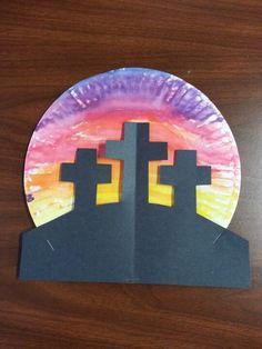 Easter Cross Paper Plate craft //I don't usually like paper plate crafts but this one is cute! Cross Wreaths, Easter Religious Crafts, Bible Camp, Happy Home Fairy, Scratch Book, Children's Church Crafts, Sunday School Kids, Easter Preschool, Christian Crafts