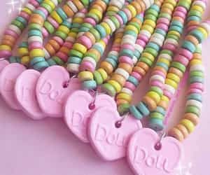 aesthetic, etsy, and fashion afbeelding Dibujos Toy Story, Kawaii Candy, Kawaii Necklace, Rainbow Choker, Candy Necklace, Pastel Candy, Personalized Candy, Candy Necklaces, Rainbow Candy