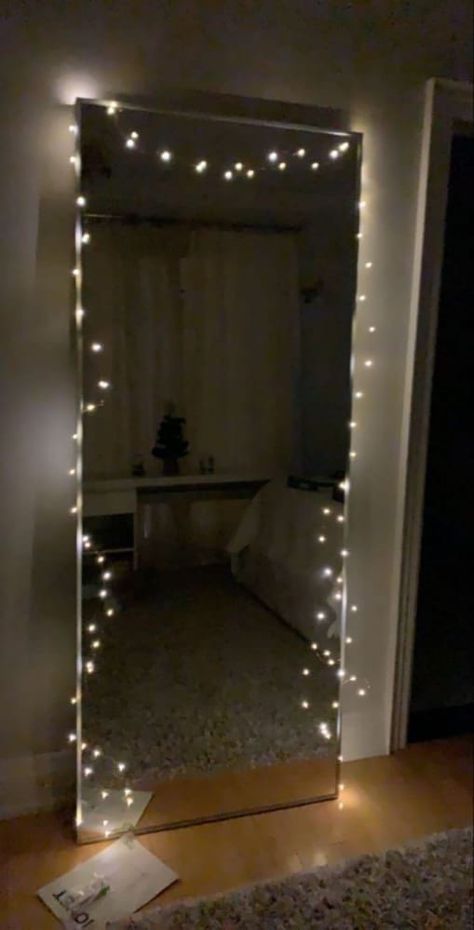 Simple Bedroom Decor, Storage Hallway, Green Hallway, Diy Room Decor For Teens, Fairy Lights Bedroom, Bedroom Deco, Hallway Ideas Entrance, Pinterest Room Decor, Redecorate Bedroom