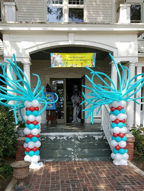 Cat In The Hat Balloon Arch, Dr Seuss Balloon Garland, Dr Seuss Balloons, Dr Seuss Balloon Decorations, Dr Seuss Balloon Arch, Dr Seuss Party Ideas, First Birthday Balloons, Dr Seuss Birthday Party, Seuss Party