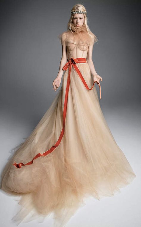 Vera Wang Ceres A-Line Tulle Gown With Corset Bodice Vera Wang Bridal, Vera Wang Wedding, Wedding Dresses Vera Wang, Bow Wedding Dress, Most Beautiful Wedding Dresses, Couture Mode, Bridal Fashion Week, Wedding Dress Trends, Fall Wedding Dresses