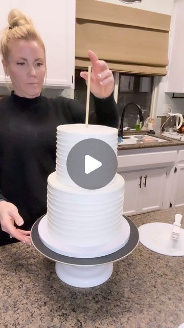 Jaime Bey ~ Cake Artist on Instagram: "Why have I never tried this???  I just started stacking cakes this way by putting the support in the top tier and then using that to help me lift it on top of the bottom tier!!!  Sooooooo much easier than just using a big spatula!🤦🏼‍♀️   Do you do it this way??   I know I’m late to the game!   But I’m known for doing things the hard way!😂  #cakesbyjaime #weddingcake #stackingcakes" Stacking Cakes Tutorial, Stacking Wedding Cakes, Adding Sprinkles To Side Of Cake, Stacking Cakes Tiers, Diy Tiered Cake, Tiered Cakes Diy, Latest Cake Trends, Two Tiered Birthday Cake, Tier Cake Designs