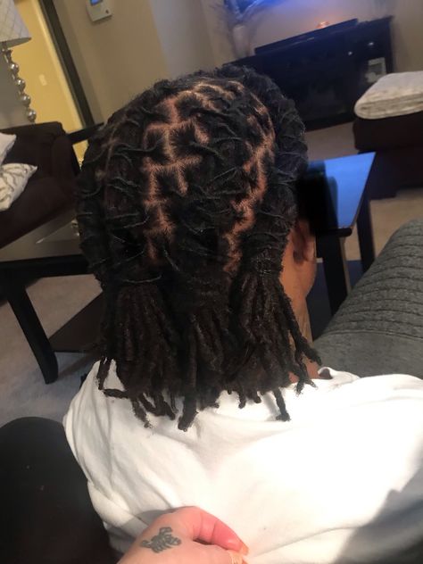 Double Barrel Loc Style, Barrel Twist Loc Styles, Dreadlock Retwist Styles, Dreads Retwist Men, Dread Hairstyles Barrel Twist, Male Loc Styles Medium, Boy Dreads Hairstyles, Locs Barrel Twist, Half Barrel Twist Locs