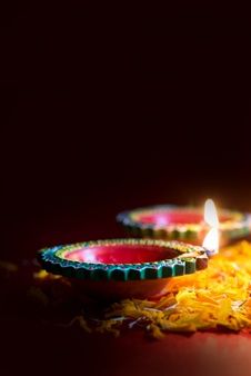 Diwali Advertisement, Deepavali Greetings Cards, Greetings Card Design, Clay Diya, Diwali Drawing, Diwali Wallpaper, Happy Independence Day India, Diwali Pictures, Diya Lamp