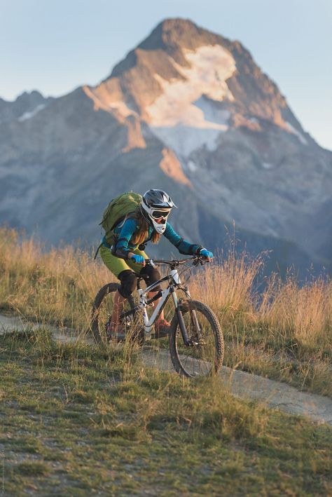 Woman wearing helmet and backpack riding mountain bike downhill singletrack on the alpine backcountry route Female Mountain Bikers, Biking Aesthetic, Alps Mountains, Mt Bike, Mountain Biking Women, Portrait Of Woman, Bike Aesthetic, Downhill Bike, Instagram Grid