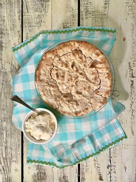 Soda Cracker Pie Soda Cracker Pie Recipe, Soda Cracker Pie, Shaker Lemon Pie, Peanut Butter Crust, Southern Buttermilk Pie, Banana Split Pie, Egg Custard Pie, Southern Pies, Chiffon Pie