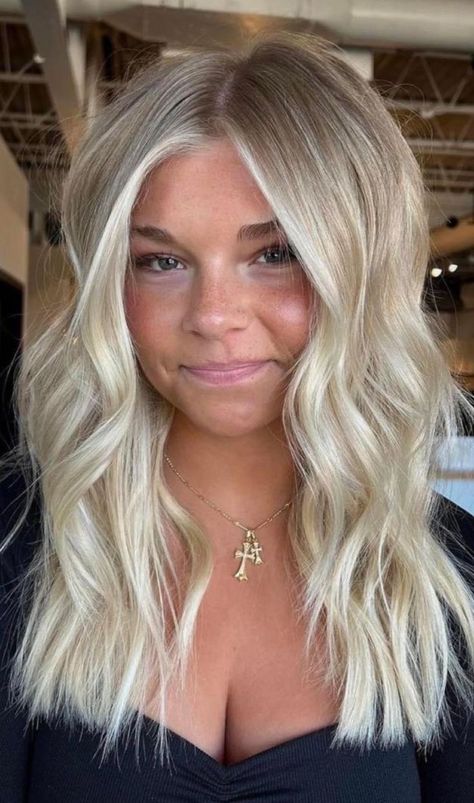 Heavy Root Blonde, Full Highlight With Root Tap, Bright Blonde Root Melt, Bright Blonde Balayage Dark Roots, Bright Fall Blonde, Ashy Blonde Hair With Money Piece, Blonde On Short Hair, Root Tap Vs Root Smudge, Blonde Hair With Root Tap