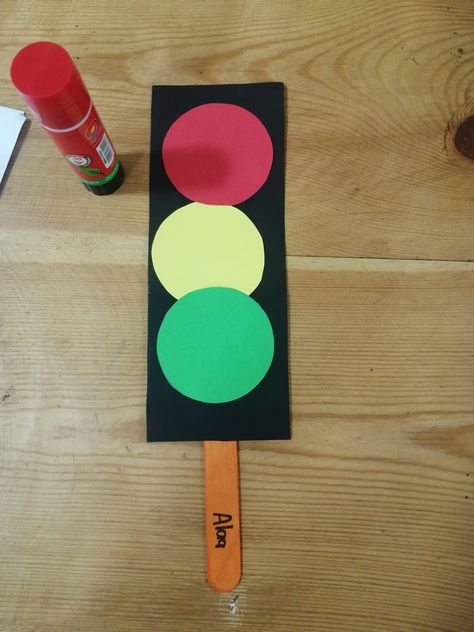 Stoplight Craft Preschool, Traffic Light Preschool, Traffic Light Activity For Kids, Traffic Light Craft, Young Toddler Activities, Transportation Theme Preschool, Preschool Activity Books, Education Facts, Preschool Classroom Decor