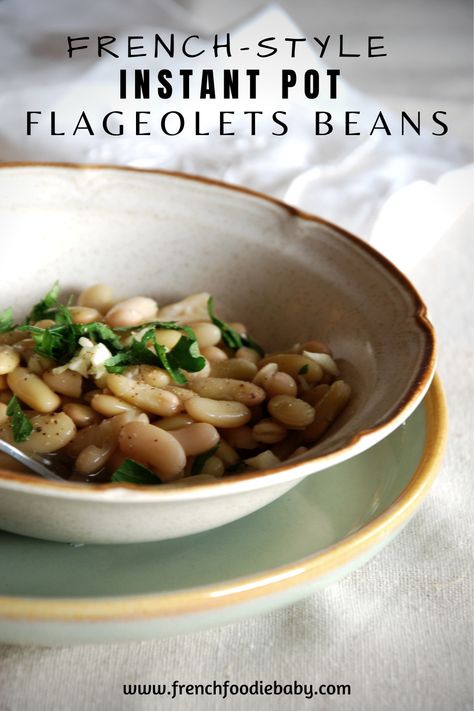 a bowl of French flageolets beans with herbs and garlic Flageolet Beans Recipes, Complex Carb Meals, Svelte Recipes, 4 Course Meal, Easter Side Dish, Easter Recipes Ideas, French Cuisine Recipes, Smart Eating, Easter Side Dishes