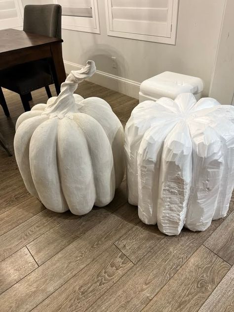 Homemade Giant Pumpkins Make Plastic Pumpkins Look Real, Halloween Large Decorations, Diy Fake Outdoor Pumpkins, Pumpkins For Halloween Ideas, Diy Decorative Pumpkins, Make Your Own Pumpkins, Homemade Decorative Pumpkins, Diy Outdoor Pumpkin Decorations, Halloween Fall Decor Diy