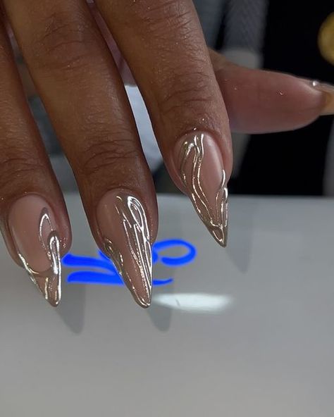 Picaso NaiL LAB✨ NYC/GA NAIL TECH on Instagram: "Chrome 🩶✨✨ #nails #nailart #nyc #nycnails #brooklynnails #brooklyn #picasonails #art #artists #artistsoninstagram #beauty #fashion #makeup #gelx #gelnails #fyp #explore #abstract #abstractart #color #colors #2024" Abstract Chrome Nails, Chrome Line Nails, Gold Abstract Nails, Nails New York, Chrome Christmas Nails, New York Nails, Celestial Nails, Nail Lab, Girly Hair