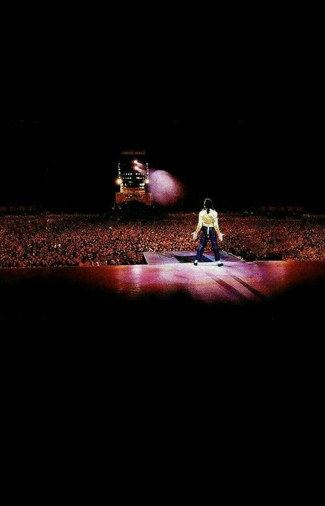 Michael Jackson Lockscreen, Michael Jackson Album Covers, Mj Wallpaper, Michael Jackson Tattoo, Prince Michael Jackson, Concert Crowd, Michael Jackson Dangerous, Love Is Forever, Michael Jackson Wallpaper