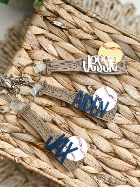 These cute tags are made from acrylic and durable! Hang them on your bag for easy identification! Sports Crafts To Sell, Diy Softball Bag Tags, Baseball Name Tags For Dugout, Football Bag Tags, Softball Bag, Baseball Bag Tags, Baseball Keychains, Softball Bag Tags, Softball Keychain