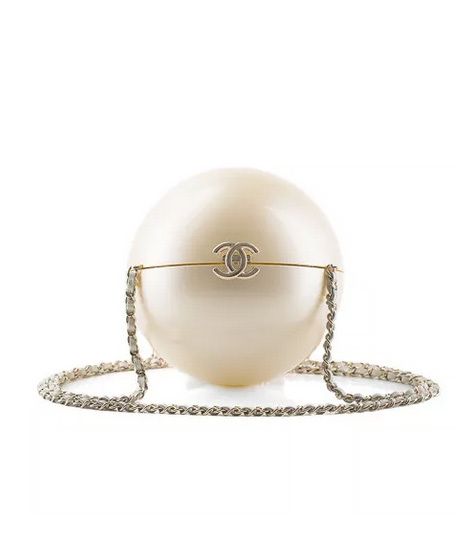 Chanel Runway Pearl minaudiere, $18,500 at Moda Operandi Accessories Pearl, Pearl Clutch, Chanel Runway, Chanel Pearls, Pearl Bag, White Purses, Chanel Purse, Shopping Chanel, White Handbag