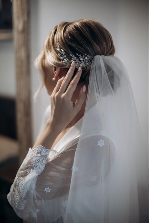 Bride Hairstyles With Veil Long, Bridal Hair Accessories With Veil, Wedding Hair With Veil, Hair With Veil, Long Veils, Bride Hairstyles With Veil, Veil Ideas, Bridal Ponytail, Elegant Veils