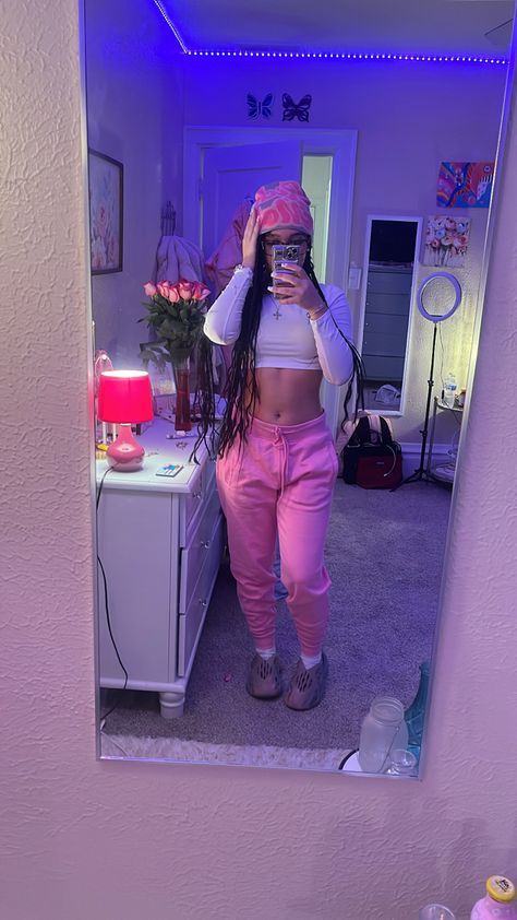 fashion Bunny Hopping, Sweatpants Outfit Ideas, Drill Rappers, Sweatpants Outfits, Cozy Sweatpants, Teen Swag Outfits, Baggy Sweatpants, Skandinavian Fashion, Sweatpants Outfit