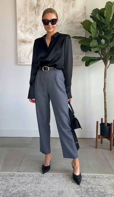 Fall Office Outfits 2024: 25 Ideas for Women - Casual, Trendy, and Stylish Looks Lydia Tomlinson Outfits, Smart Casual Women Outfits Classy, Conference Outfits Women, Banker Outfits, Boss Attire, Lydia Tomlinson, Fall Office Outfits, Conference Outfit, Rok Outfit