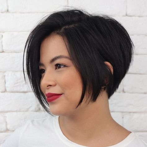 Slimming Black Combed-Over Pixie-Bob Long Pixie Bob, Unnatural Hair Color, Bob Pixie Cut, Pixie Bob Haircut, Bob Haircut With Bangs, Round Face Haircuts, Short Hair Styles For Round Faces, Haircut For Thick Hair, Trending Haircuts