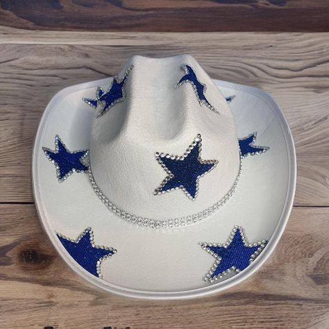 CHILD'S Blue Star Rhinestone Cowboy Hat. This cowboy hat is the perfect addition to your party, events, and even cute photos! This is a child-sized, polyester cowboy hat sealed with blue glitter stars with outlined silver rhinestones and a double rhinestone band. The glitter is only on the top of the hat ensuring that it will not get in your hair! The base and bottom of the hat is white. The glitter has been sealed so it will not easily come off! We hope you will love this stunning hat as much as we do! You can customize this hat with any color glitter you want just message us or put it in the personalization section! Please message us if you have any questions or are interested in ordering a large quantity. There are NO RETURNS for our hats. Love,  The Disco Cowgirls💋 Hoco Cowboy Hats, Bedazzled Cowgirl Hat Diy, Badazzel Cowboy Hat, Diy Rhinestone Hat, Painted Cowboy Hats Ideas, Bedazzled Cowboy Hats, Diy Decorated Cowboy Hat, 4th Of July Cowgirl Hat, Cowboy Hat Inspo Diy