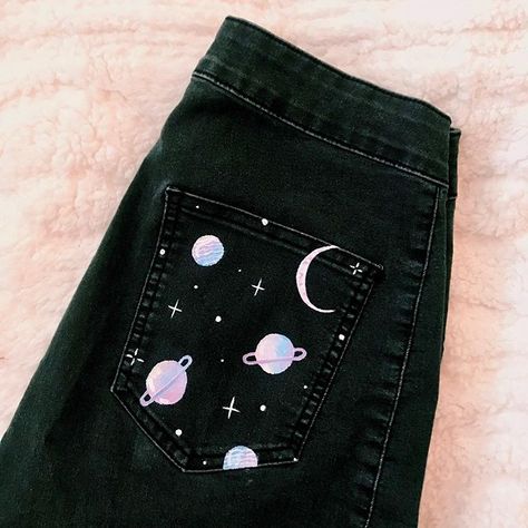 Pinterest: ashliwankhanobi ❀ Painted Clothes Diy, Painting Landscapes, Painting Bedroom, Diy Jeans, Denim Embroidery, Denim Art, Space Baby, Diy Vetement, Thrift Flip