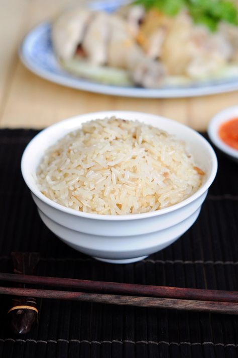 Chicken Rice:  is a dish of Chinese origin most commonly associated with Hainanese Cuisine, Malaysian Cuisine and Singapore Cuisine. It is based on the well-known Hainanese dish called Wenchang chicken (文昌雞). #rice #chicken Singapore Chicken Rice, Hainan Chicken Rice, Hainan Chicken, Chicken Rice Recipe, Hainanese Chicken Rice, Masakan Malaysia, Chicken Rice Recipes, Hainanese Chicken, Malaysian Cuisine