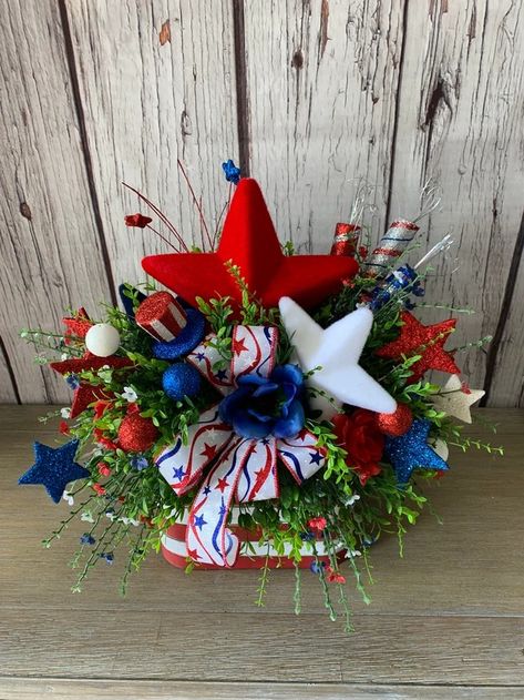 CylesDazzlingDesigns - Etsy Veterans Day Decorations Centerpieces, Americana Centerpieces, Patriotic Centerpieces Table Decorations, Fourth Of July Centerpieces, Patriotic Arrangements, Patriotic Display, Patriotic Table Decor, Patriotic Christmas Tree, Patriotic Tablescapes